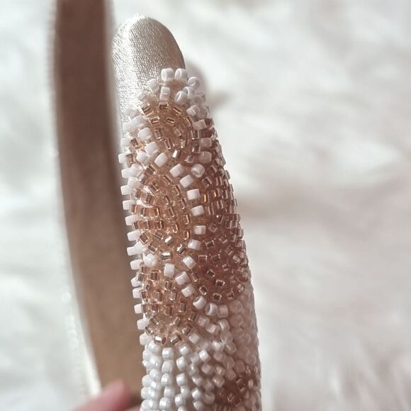 GOLDEN ROSE PATTERN JEWELED BEADED HEADBAND - Picture 9 of 10